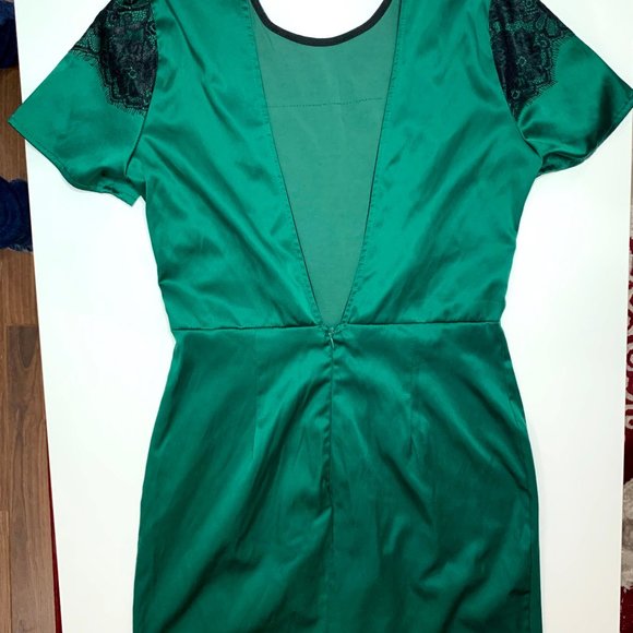 Emerald Green Dress With Half Lace Bodice - Picture 7 of 8